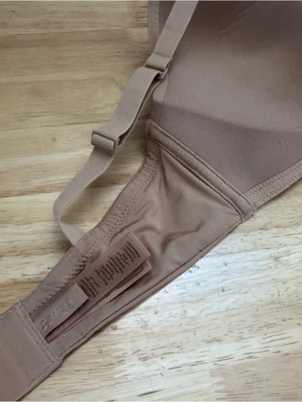 SKIMS Clay Wireless Form TShirt Bra - Picture 6 of 9